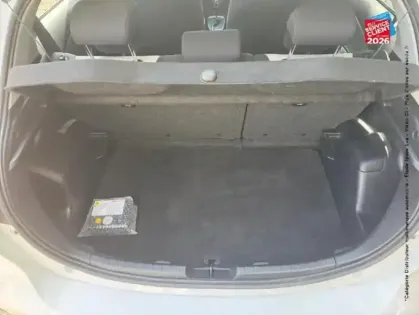 Photo 13 Toyota Yaris Gén. III Ph3 France Business 5