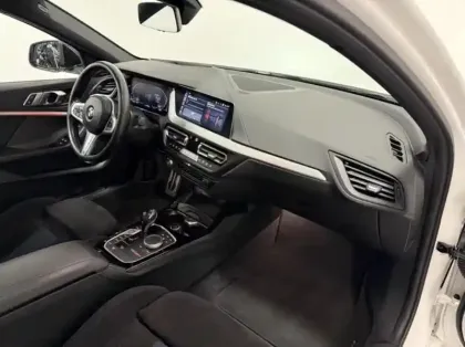 Photo 7 BMW Serie 1 Gén. III (F40) Ph1 M Sport 5