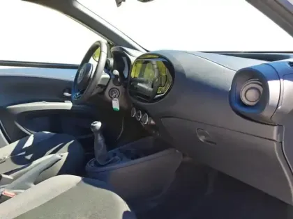 Photo 8 Toyota Aygo Gén. I Ph1 Dynamic 5