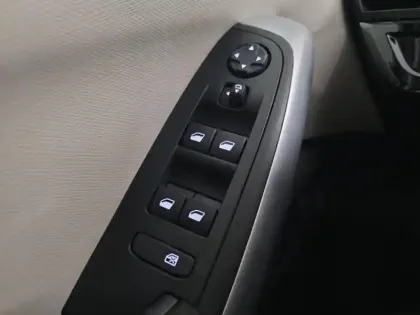 Photo 11 Citroën C4 Picasso Gén. I Ph1 Rip Curl 5