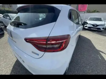 Photo 13 Renault Clio  1.6 E-Tech hybride 140ch Business -21N