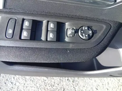 Photo 14 Citroën C4  Hybride 145 e-DCS6