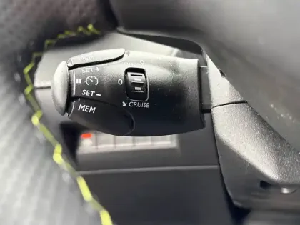 Photo 21 Peugeot 208 Gén. II Ph1 NG GT 5