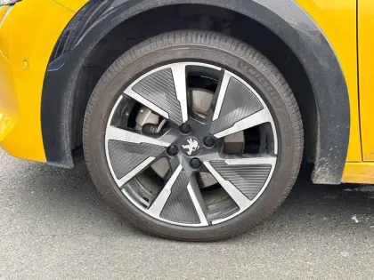 Photo 12 Peugeot 208 Gén. II Ph1 NG GT 5