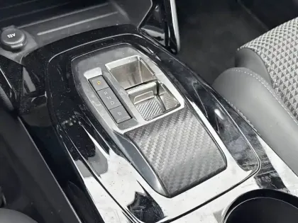 Photo 13 Peugeot 208 Gén. II Ph1 NG GT 5