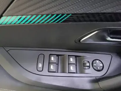 Photo 29 Peugeot 2008  PureTech 130 S&S BVM6