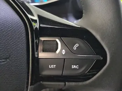 Photo 27 Peugeot 2008  PureTech 130 S&S BVM6