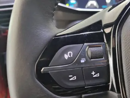 Photo 26 Peugeot 2008  PureTech 130 S&S BVM6