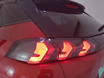 Photo 16 Peugeot 2008  PureTech 130 S&S BVM6