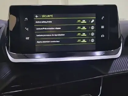 Photo 21 Peugeot 2008  PureTech 130 S&S BVM6