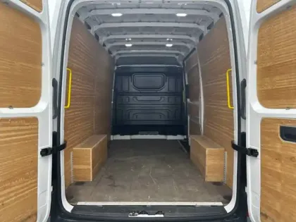 Photo 80 Volkswagen Crafter  VAN 30 L3H3 2.0 TDI 140 CH