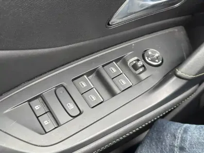 Photo 81 Peugeot 308  PHEV 225 e-EAT8