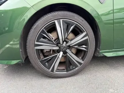 Photo 40 Peugeot 308  PHEV 225 e-EAT8