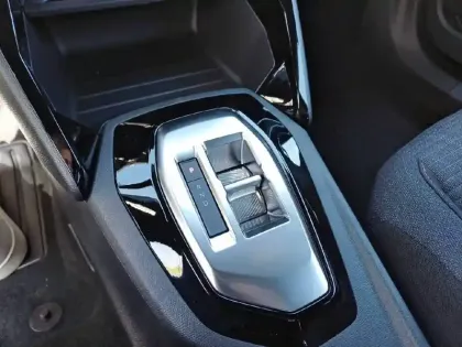 Photo 13 Peugeot 2008  Hybrid 110 e-DCS6