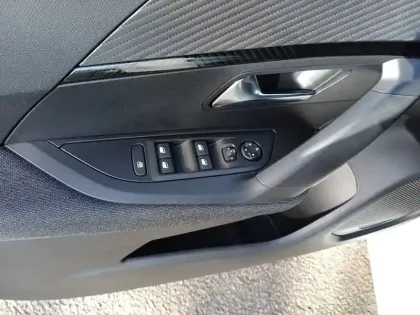 Photo 17 Peugeot 2008  Hybrid 110 e-DCS6