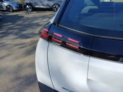 Photo 16 Peugeot 2008  Hybrid 110 e-DCS6