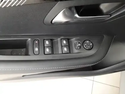 Photo 20 Peugeot 208  Hybrid 110 ch e-DCS6