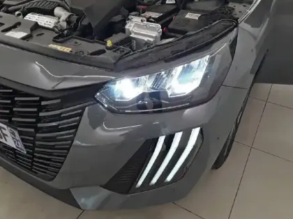 Photo 15 Peugeot 208  Hybrid 110 ch e-DCS6