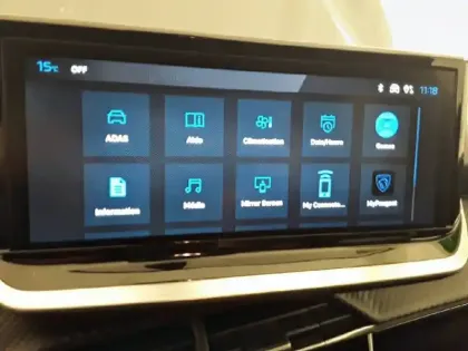 Photo 40 Peugeot 208  Hybrid 110 ch e-DCS6