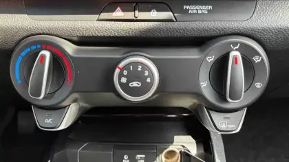 Photo 40 Kia Stonic Gén. I Ph1 Launch Edition 5