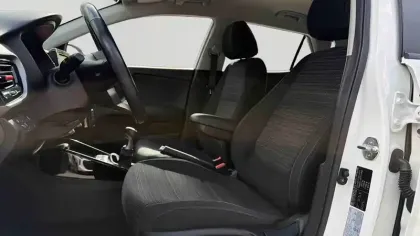 Photo 10 Kia Stonic Gén. I Ph1 Launch Edition 5