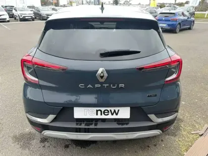 Photo 18 Renault Captur  E-Tech full hybrid 145