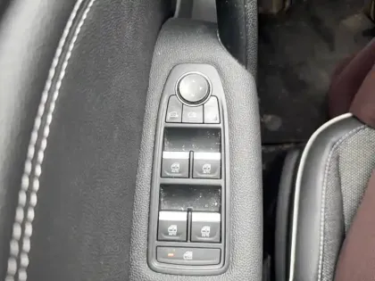 Photo 6 Renault Captur  E-Tech full hybrid 145