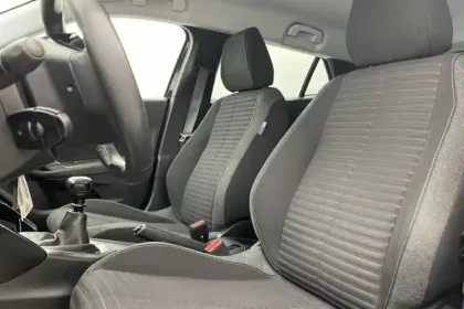 Photo 163 Peugeot 2008  PureTech 130 S&S BVM6