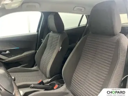 Photo 124 Peugeot 2008  PureTech 130 S&S BVM6