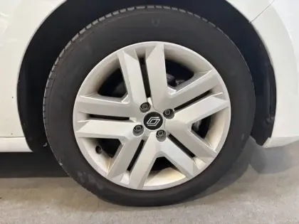 Photo 11 Renault Clio  E-Tech full hybrid 145