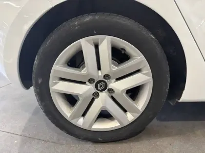 Photo 12 Renault Clio  E-Tech full hybrid 145