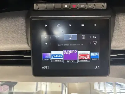 Photo 35 Renault Clio  E-Tech full hybrid 145