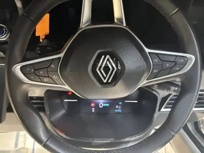 Photo 29 Renault Clio  E-Tech full hybrid 145