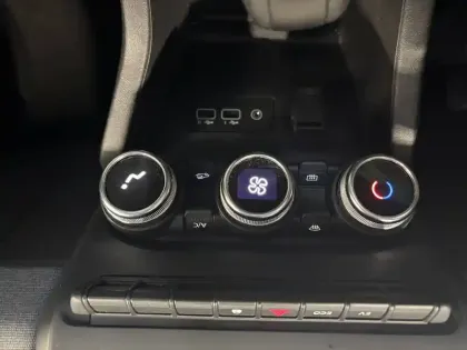 Photo 37 Renault Clio  E-Tech full hybrid 145