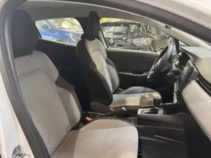 Photo 14 Renault Clio  E-Tech full hybrid 145