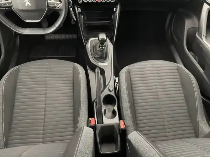 Photo 24 Peugeot 2008  PureTech 100 S&S BVM6