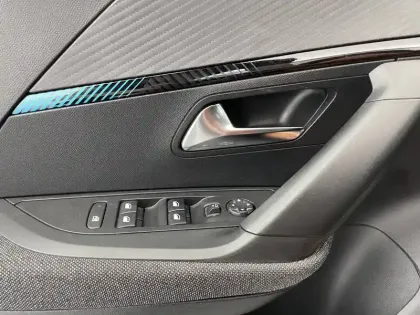 Photo 31 Peugeot 2008  PureTech 100 S&S BVM6