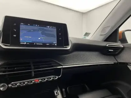 Photo 27 Peugeot 2008  PureTech 100 S&S BVM6