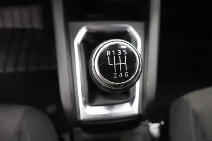 Photo 31 Renault Clio Gén. V (BJA) Ph1 Business 5