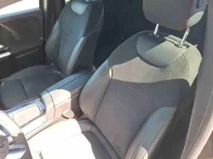 Photo 41 Mercedes GLA  200 d 8G-DCT