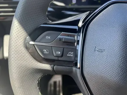 Photo 18 Peugeot 408  Hybrid 145 e-DCS6