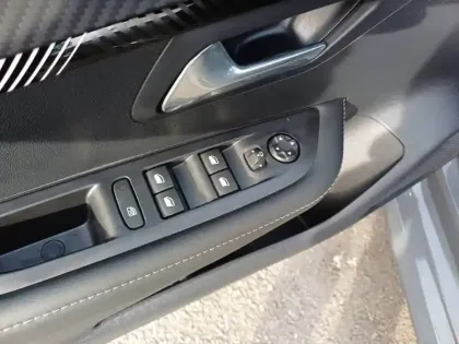 Photo 14 Peugeot 208  Electrique 54 kWh 156ch