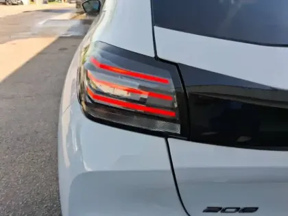 Photo 10 Peugeot 208  Hybrid 110 ch e-DCS6