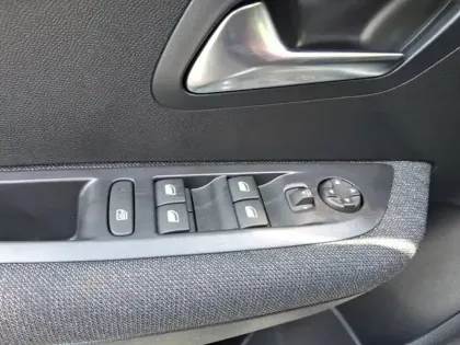 Photo 19 Peugeot 208  Hybrid 110 ch e-DCS6