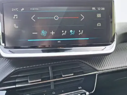 Photo 14 Peugeot 208  Hybrid 110 ch e-DCS6