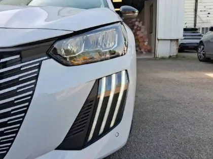 Photo 9 Peugeot 208  Hybrid 110 ch e-DCS6