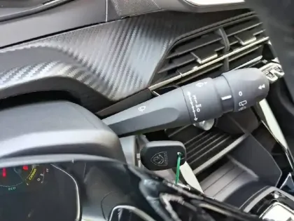 Photo 12 Peugeot 208  Hybrid 110 ch e-DCS6