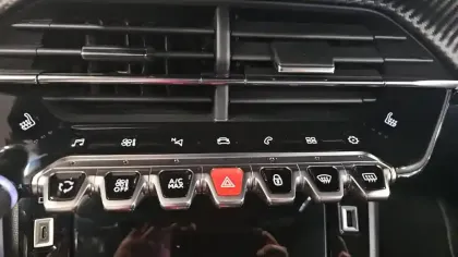 Photo 15 Peugeot 2008  PureTech 155 S&S EAT8