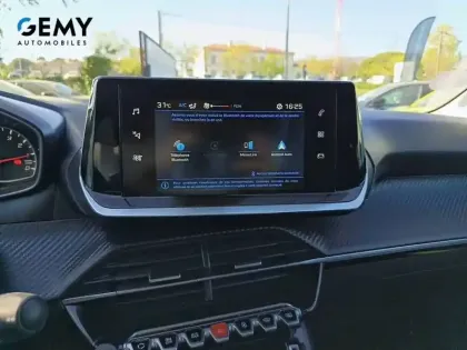 Photo 16 Peugeot 208  PureTech 75 S&S BVM5