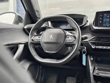 Photo 30 Peugeot 2008  BlueHDi 130 S&S EAT8